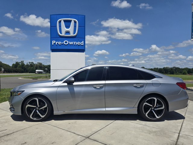 Vehicle image 9 of 16