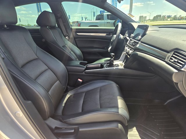 Vehicle image 12 of 16