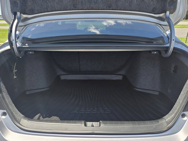 Vehicle image 15 of 16