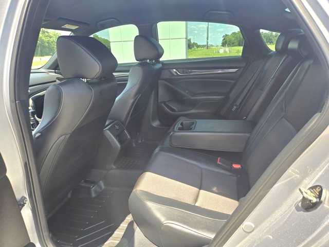 Vehicle image 11 of 16