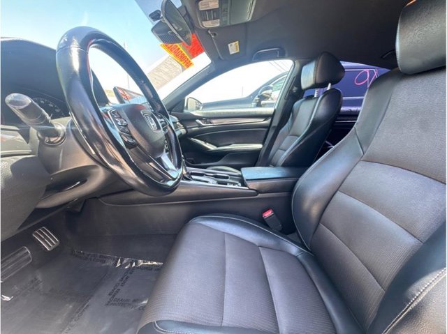 Vehicle image 10 of 14