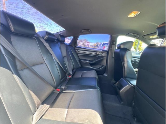 Vehicle image 8 of 14