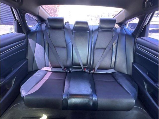 Vehicle image 11 of 14
