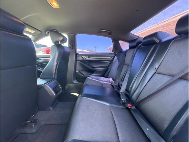 Vehicle image 9 of 14