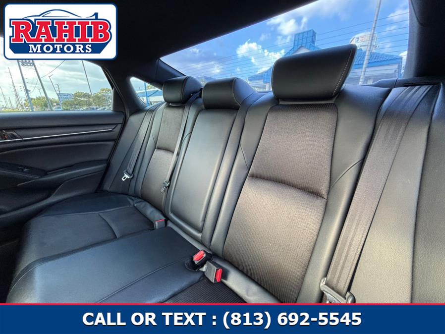 2018 Honda Accord Sport 2.0T Image 17 of 42