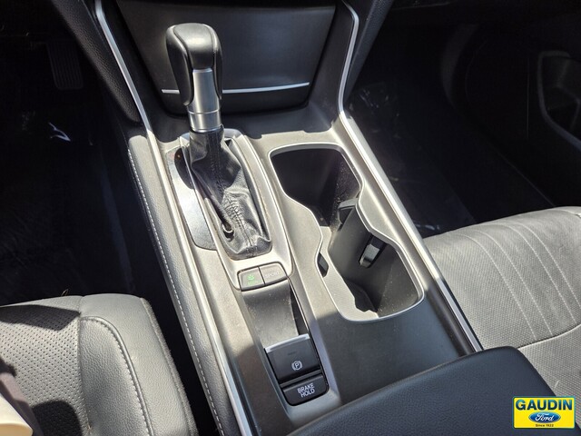 Vehicle image 22 of 25