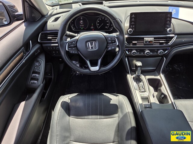 Vehicle image 15 of 25