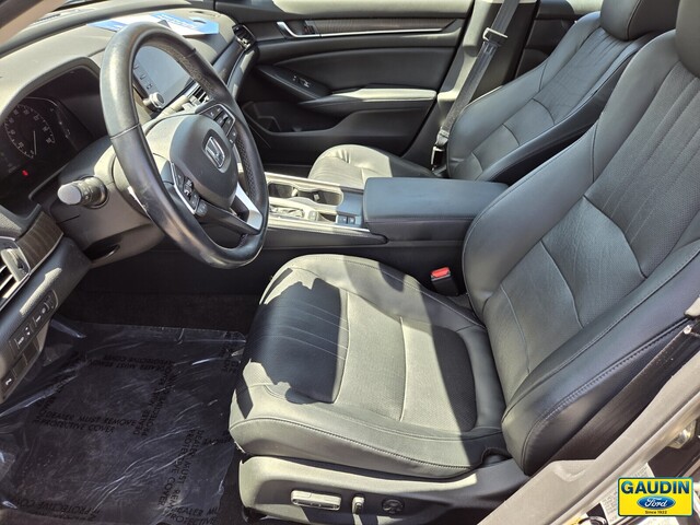 Vehicle image 14 of 25
