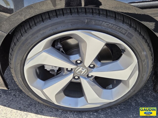 Vehicle image 9 of 25