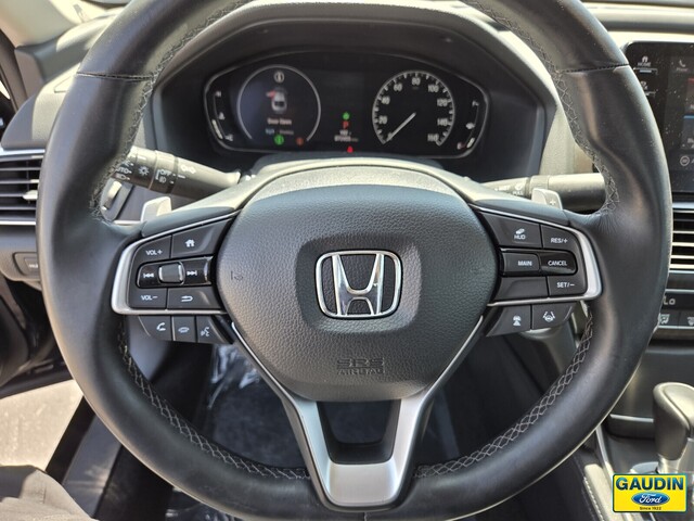 Vehicle image 17 of 25