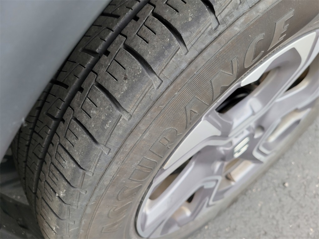 Vehicle image 12 of 45