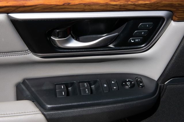 Vehicle image 31 of 47