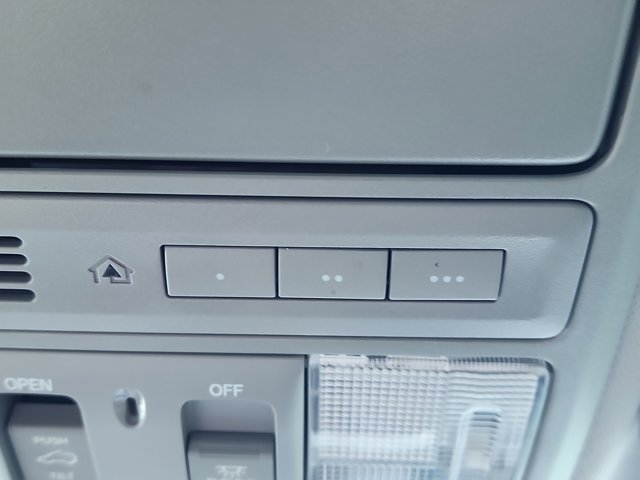 Vehicle image 25 of 27