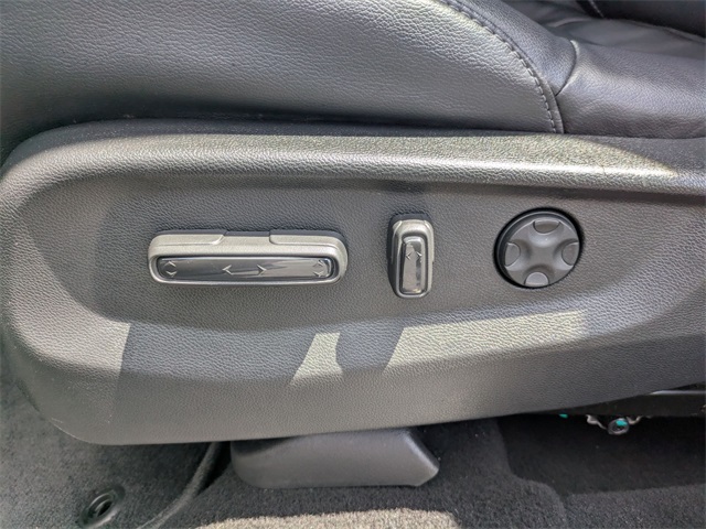 Vehicle image 28 of 45