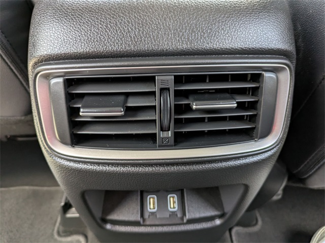 Vehicle image 31 of 45