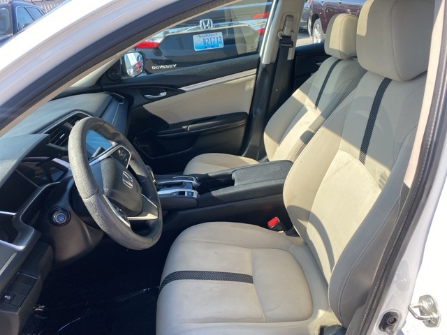 Vehicle image 9 of 32