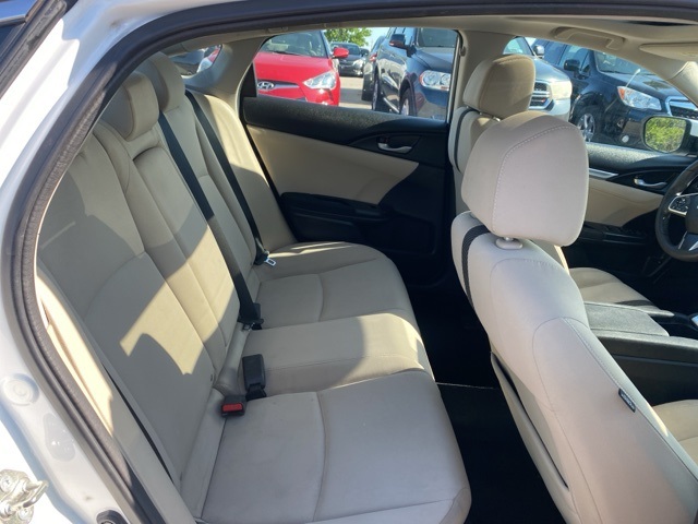 Vehicle image 23 of 32