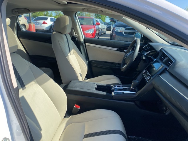 Vehicle image 27 of 32