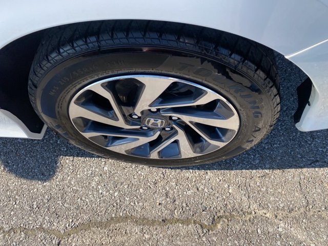 Vehicle image 31 of 32