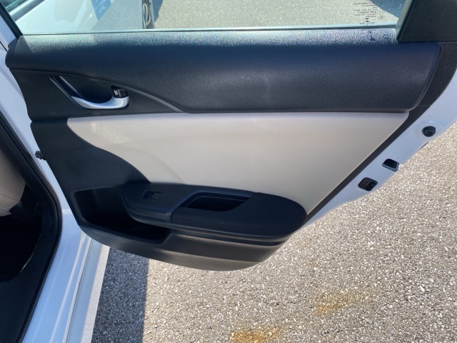 Vehicle image 24 of 32