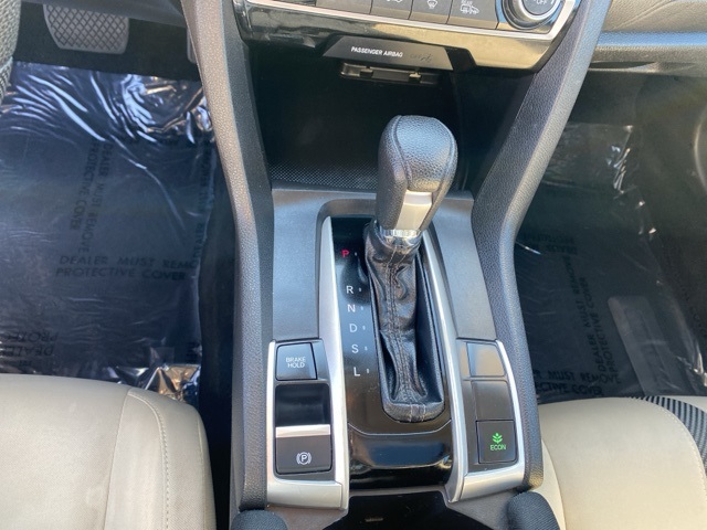 Vehicle image 14 of 32