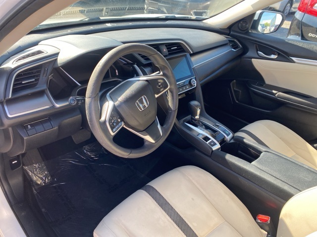 Vehicle image 8 of 32
