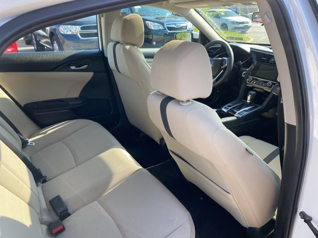 Vehicle image 21 of 32