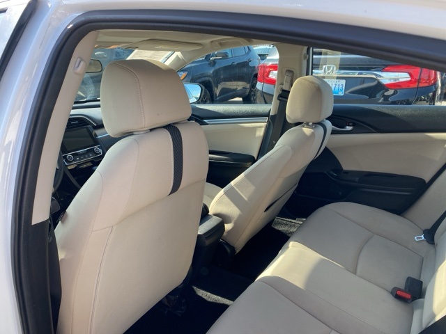 Vehicle image 16 of 32