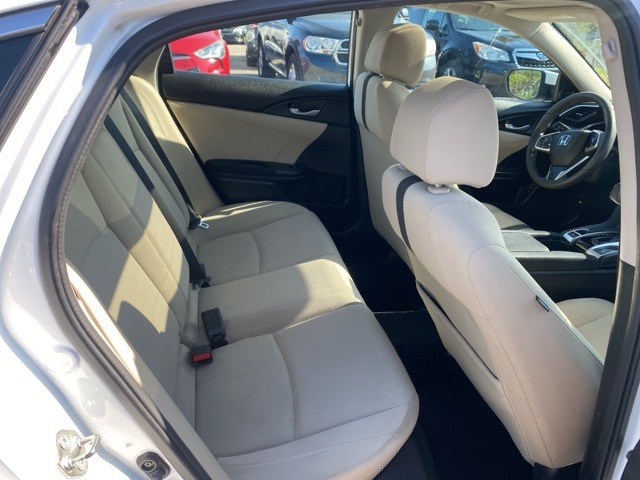 Vehicle image 22 of 32