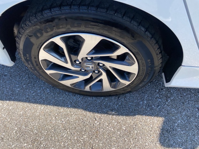 Vehicle image 30 of 32