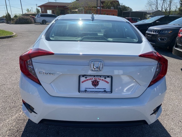 Vehicle image 5 of 32