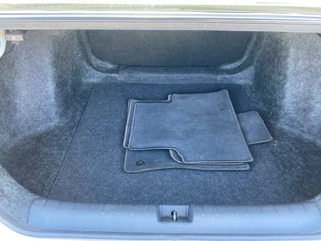 Vehicle image 20 of 32