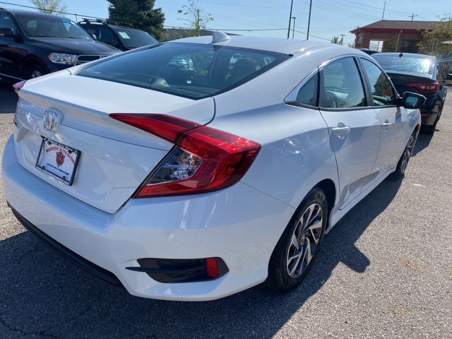 Vehicle image 4 of 32