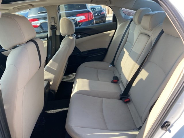 Vehicle image 17 of 32