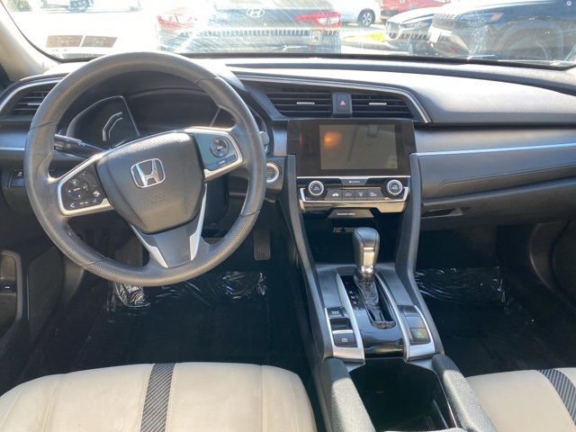Vehicle image 7 of 32