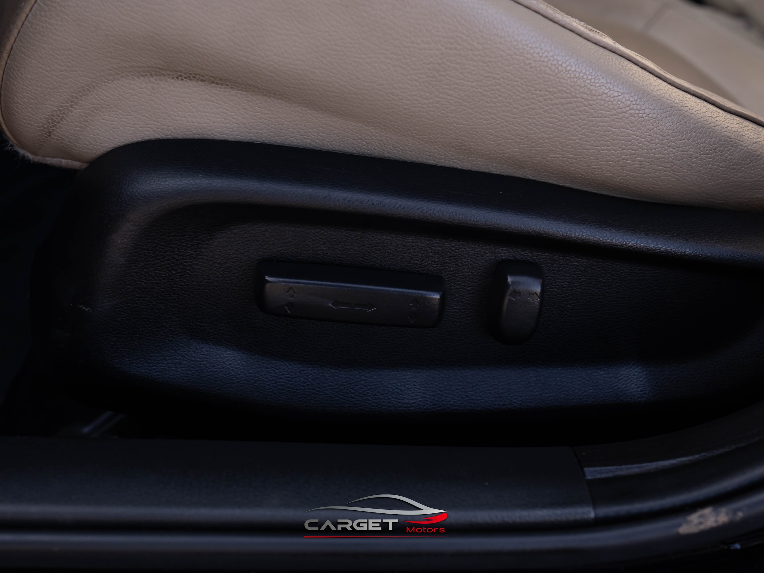 Vehicle image 33 of 45