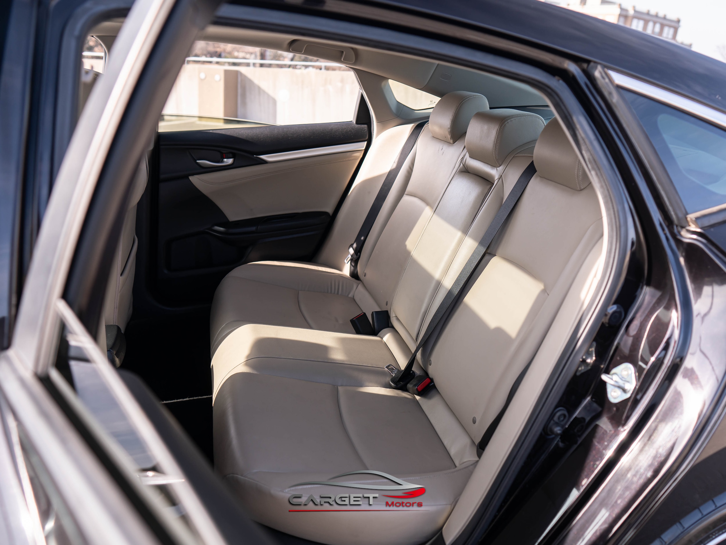 Vehicle image 17 of 45