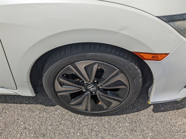 Vehicle image 11 of 26