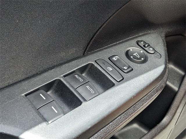Vehicle image 21 of 26