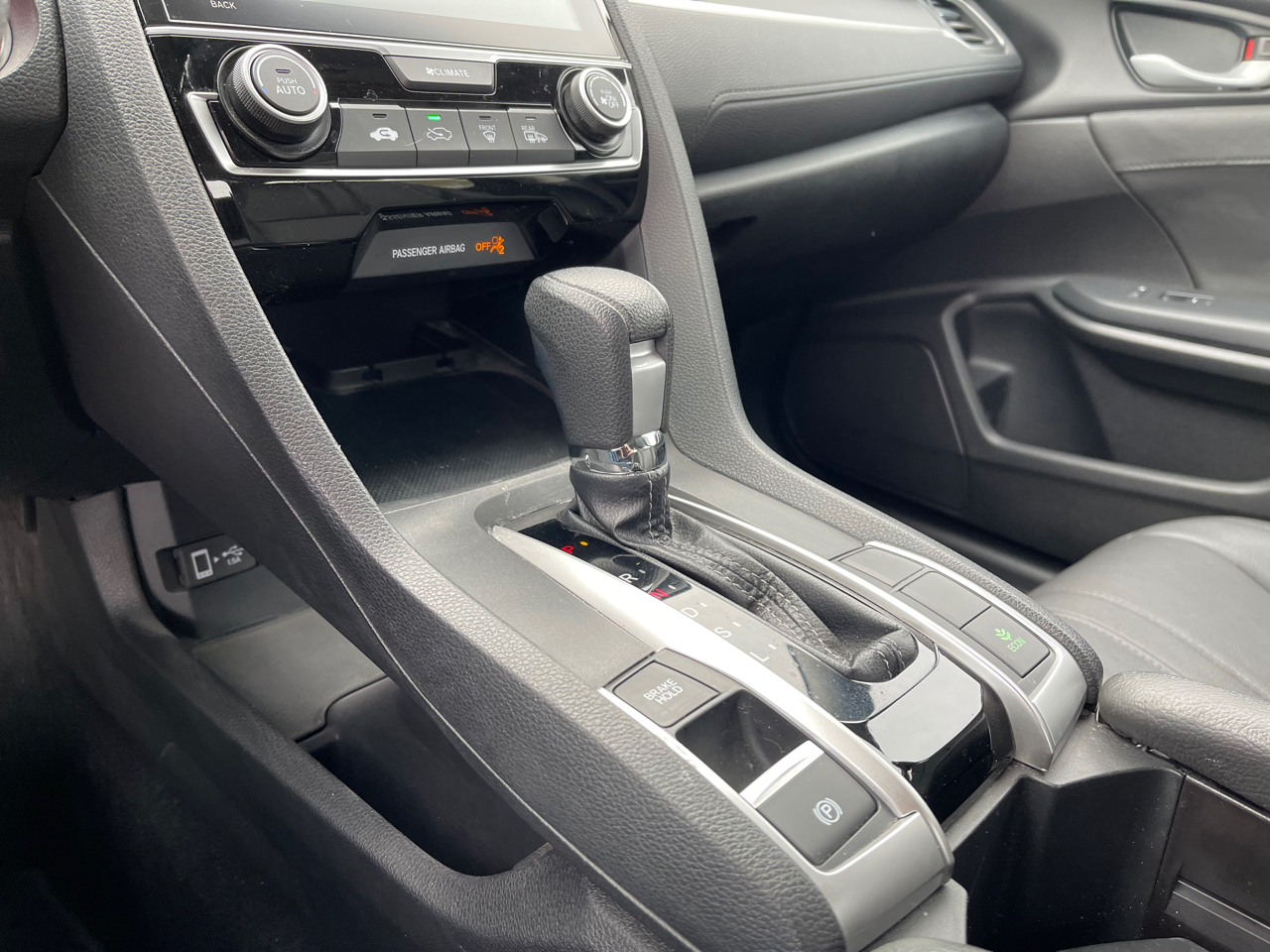Vehicle image 23 of 25