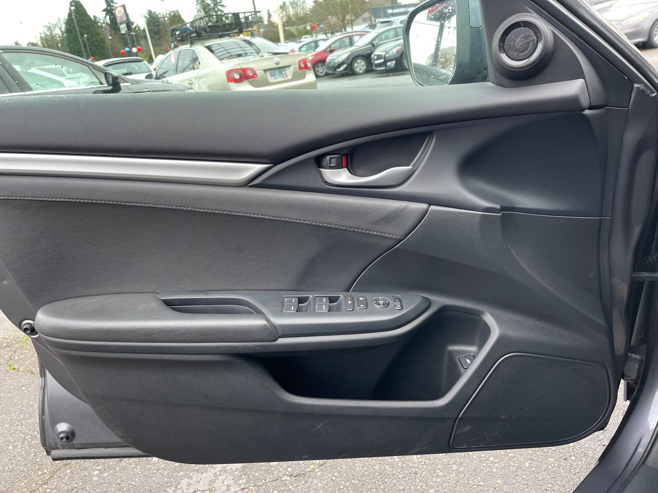 Vehicle image 22 of 25