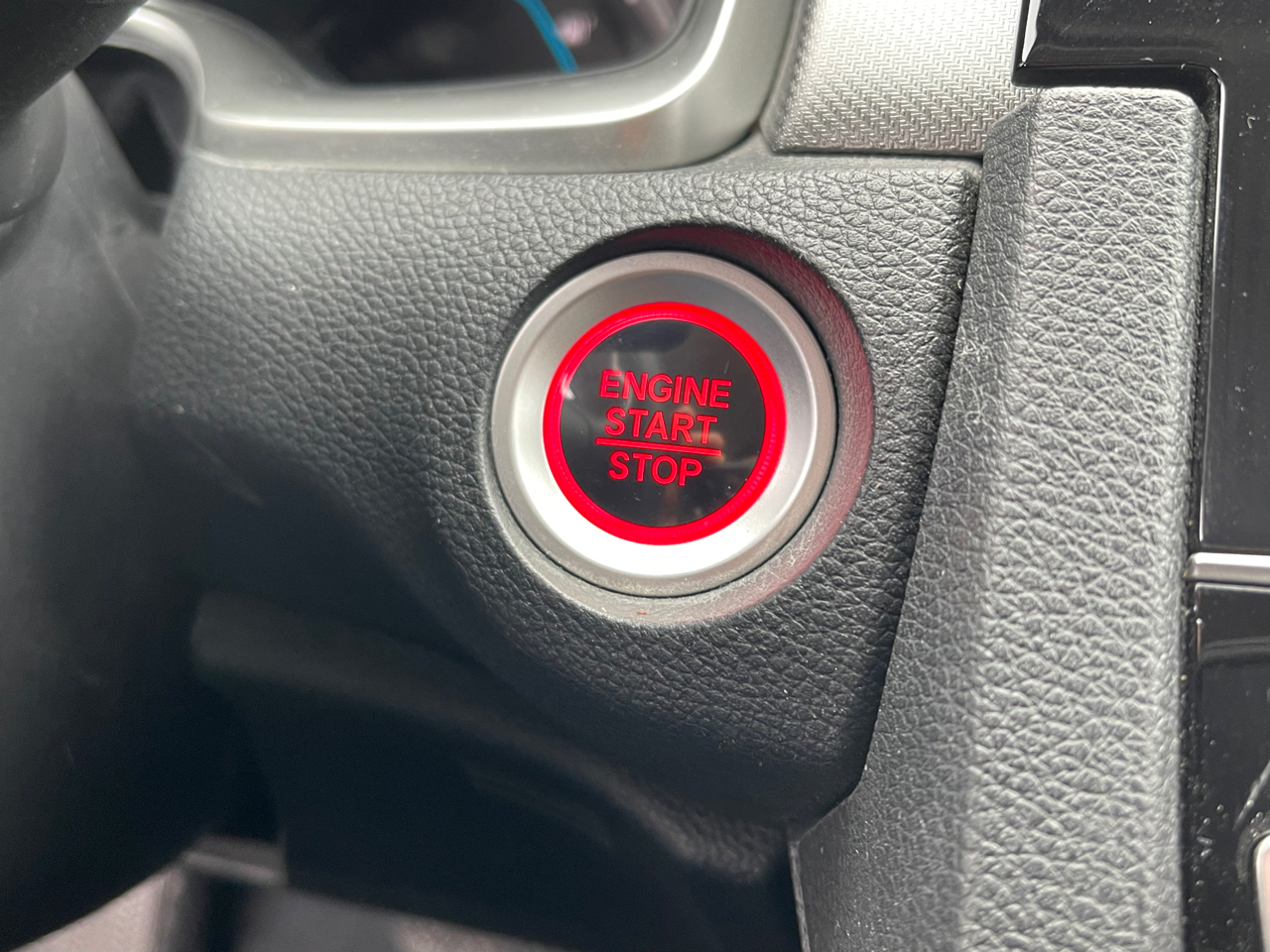 Vehicle image 19 of 25