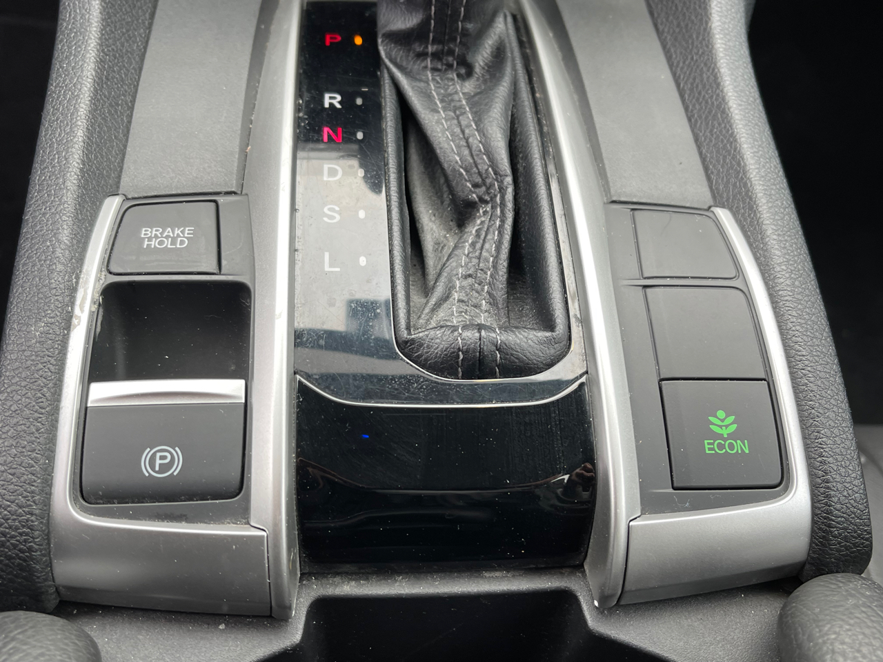 Vehicle image 21 of 25
