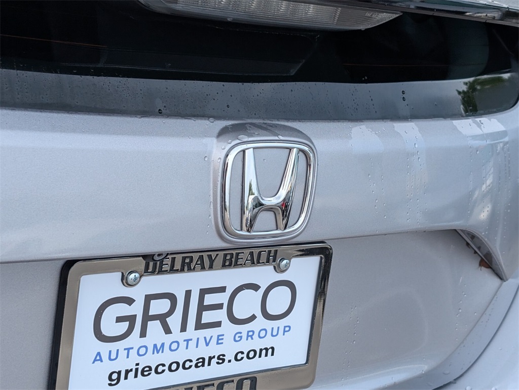 Vehicle image 11 of 25