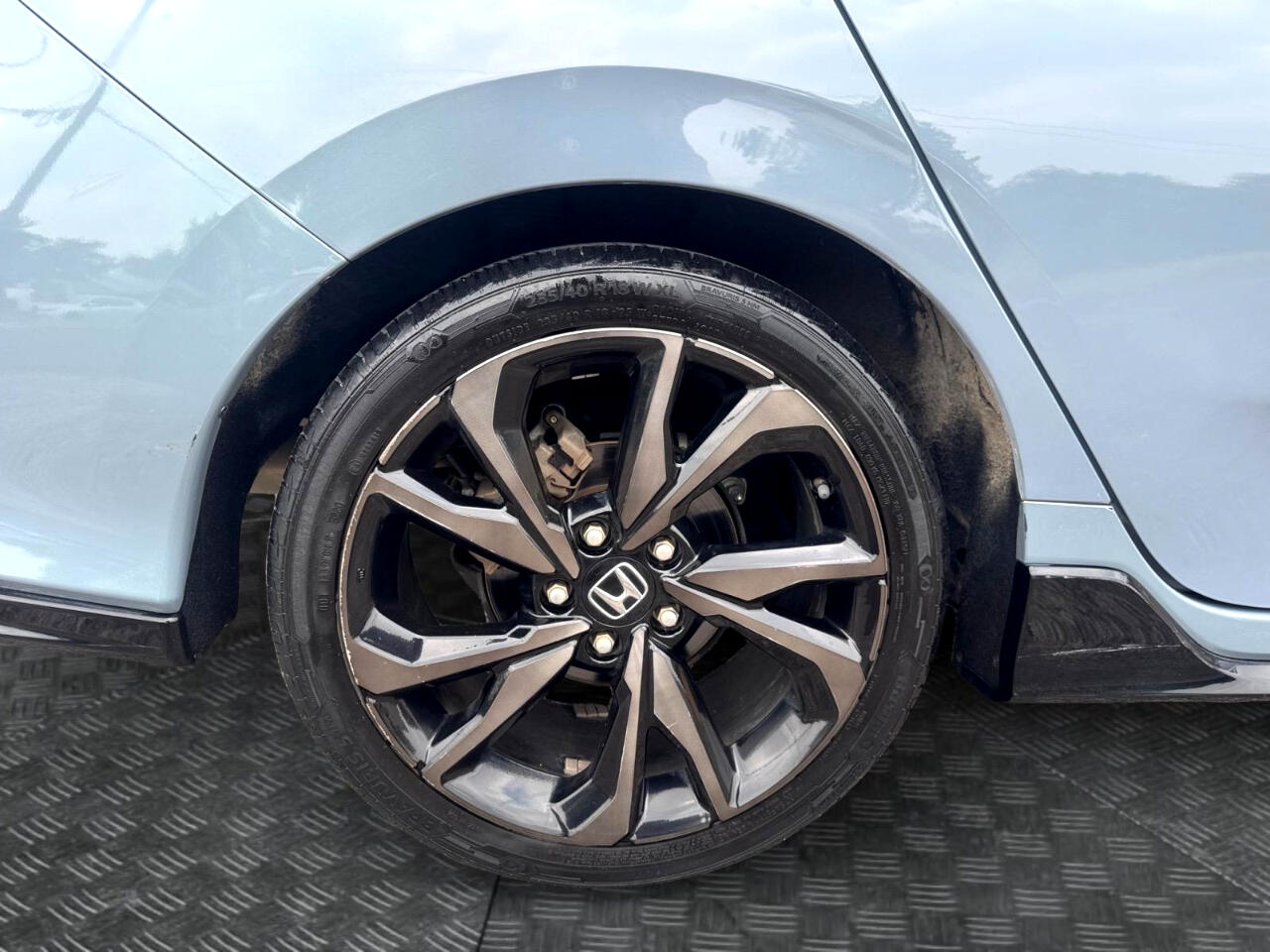 Vehicle image 15 of 25