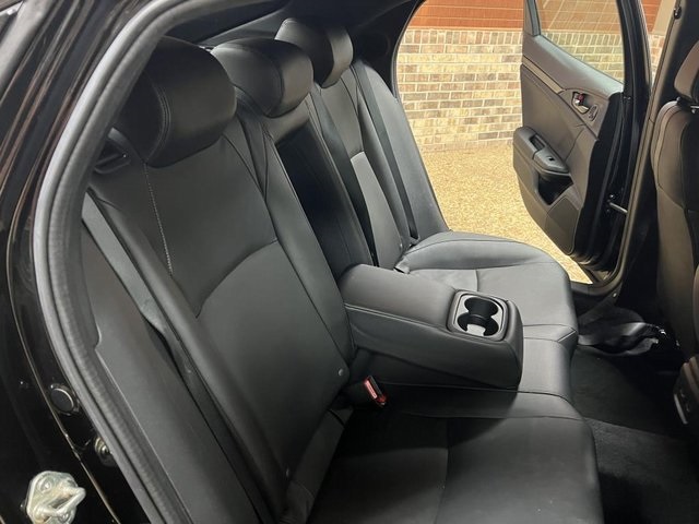 Vehicle image 31 of 36