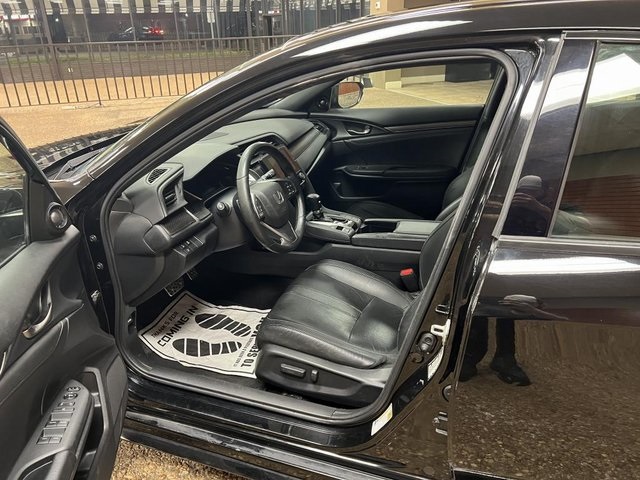 Vehicle image 33 of 36