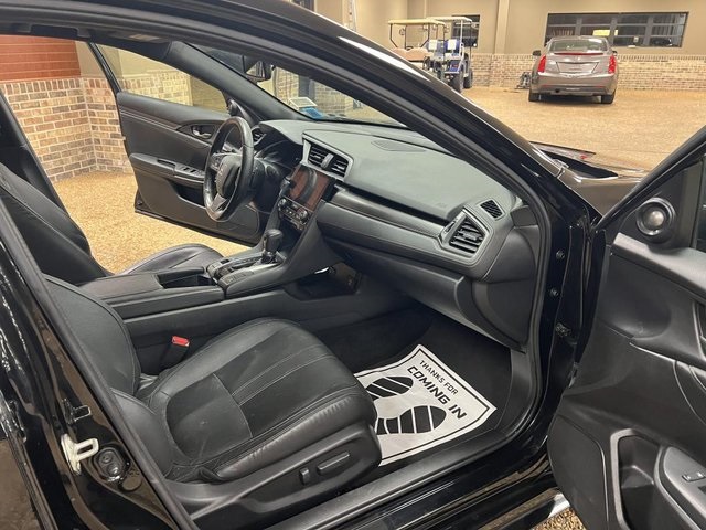 Vehicle image 32 of 36
