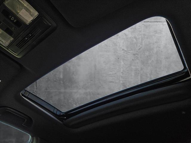 Vehicle image 15 of 25