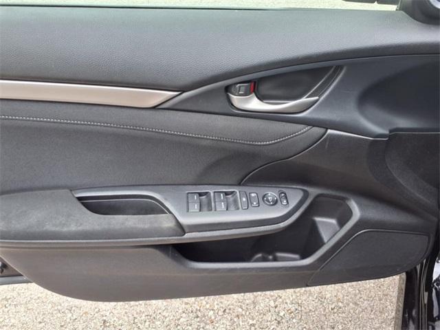 Vehicle image 17 of 20
